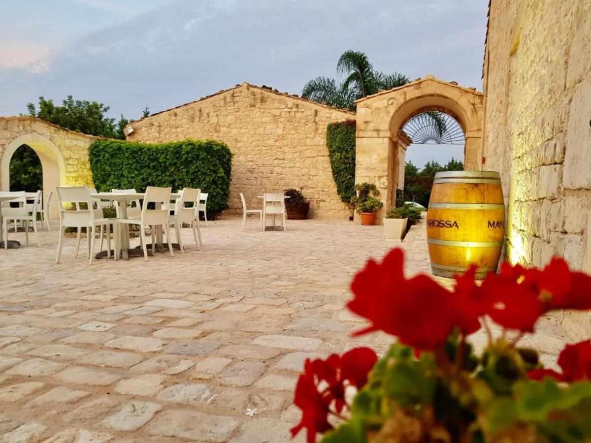 Torre Dantona Country Suites Pozzallo Exterior photo