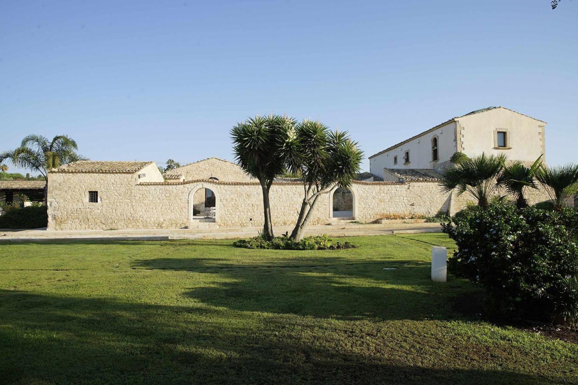 Torre Dantona Country Suites Pozzallo Exterior photo