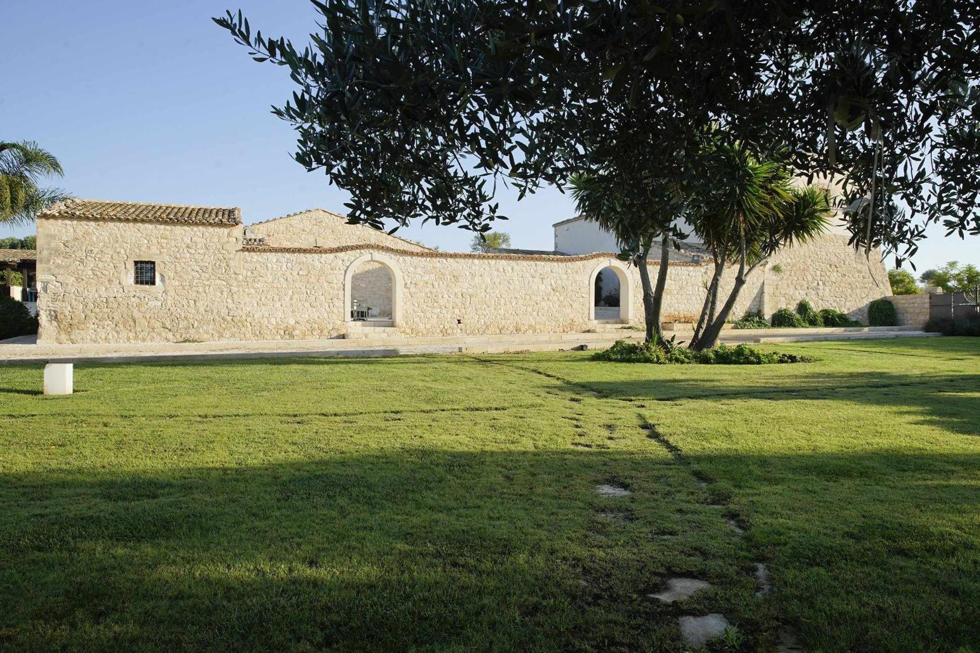 Torre Dantona Country Suites Pozzallo Exterior photo